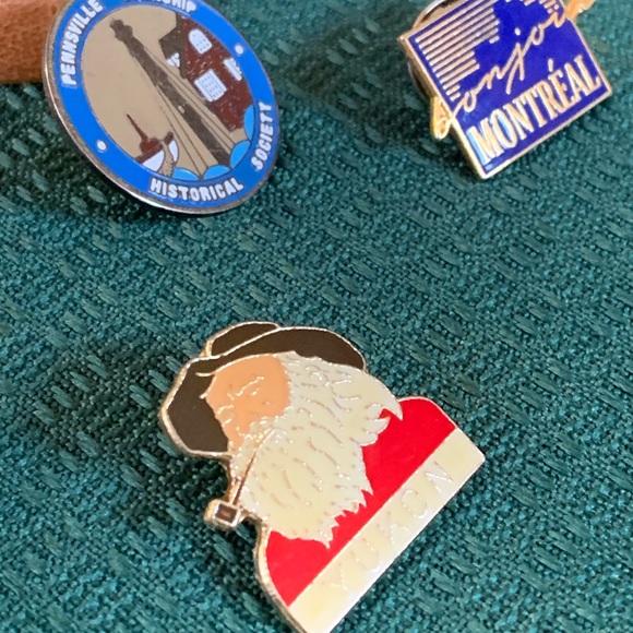 Mixed Lot of 17 Lapel Pin States, Hockey, Canadian Cities - Picture 4 of 8